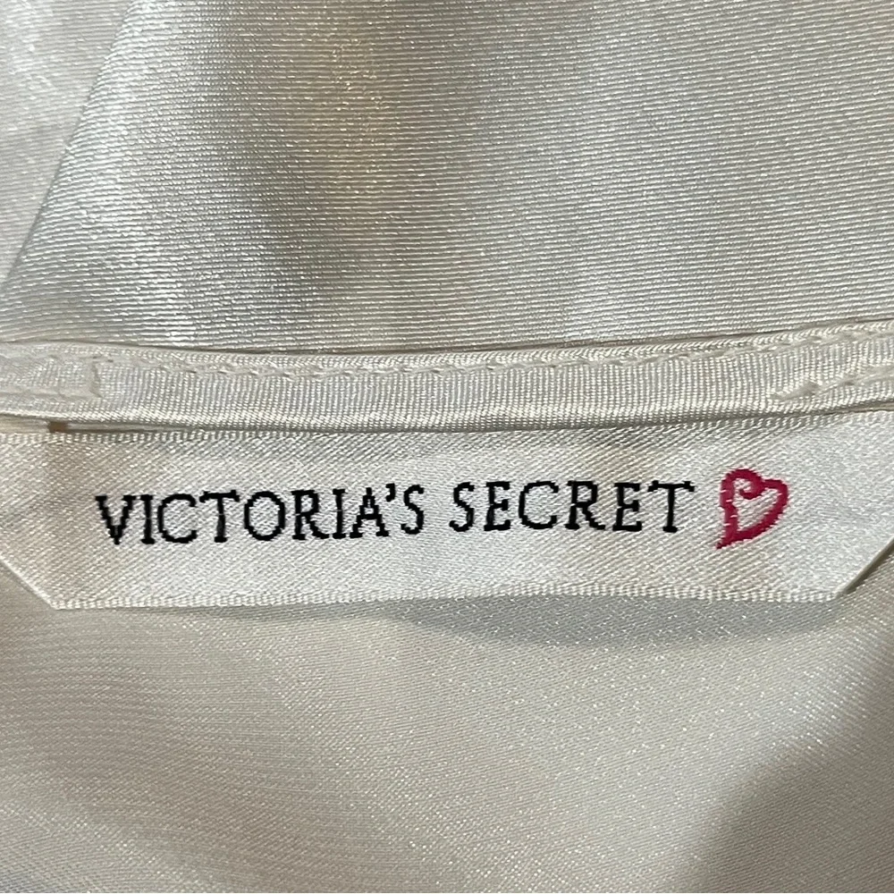 Victoria Secret Embroidered Lace Chemise Size Medium.